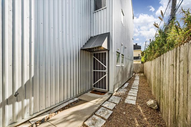 2508 Calumet Street E, Houston, TX 77004