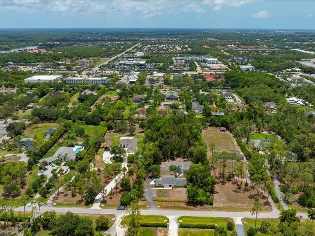 6800 Bottlebrush LN, Naples, FL 34109