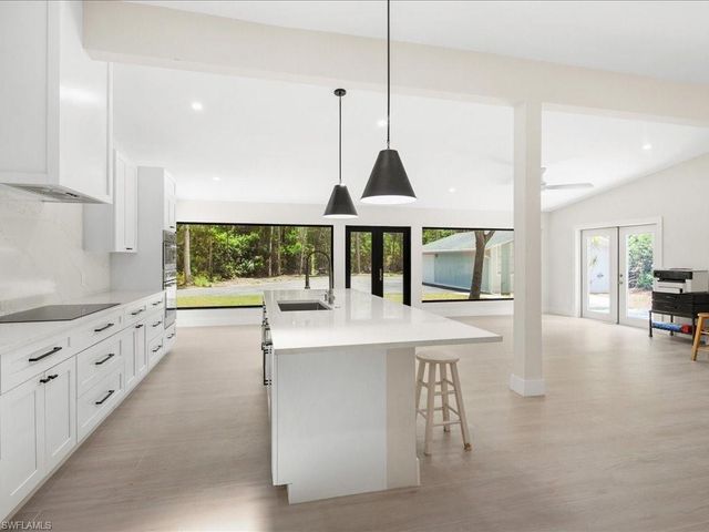 6800 Bottlebrush LN, Naples, FL 34109