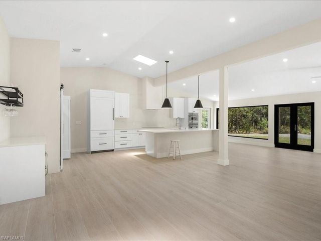 6800 Bottlebrush LN, Naples, FL 34109