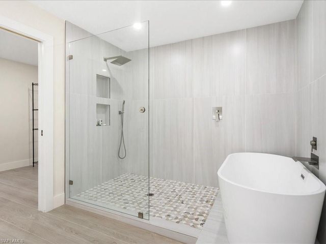 6800 Bottlebrush LN, Naples, FL 34109
