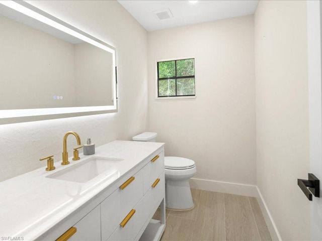 6800 Bottlebrush LN, Naples, FL 34109