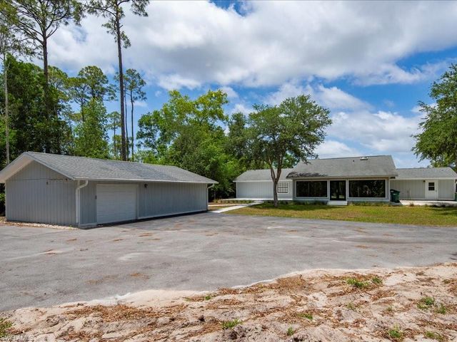 6800 Bottlebrush LN, Naples, FL 34109