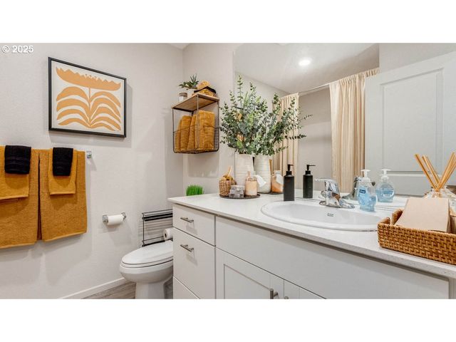 121 Greencrest St Ne, Salem, OR 97301