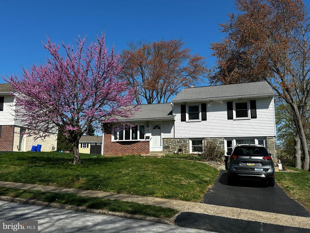 214 CRANBOURNE DRIVE, Broomall, PA 19008