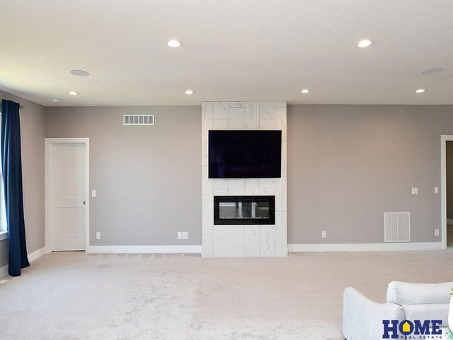 7421 N 11th Street, Lincoln, NE 68521