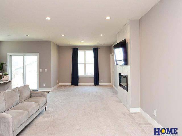 7421 N 11th Street, Lincoln, NE 68521