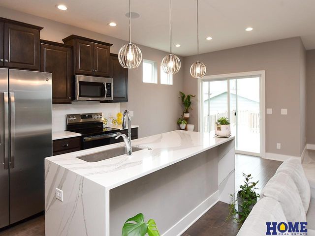 7421 N 11th Street, Lincoln, NE 68521