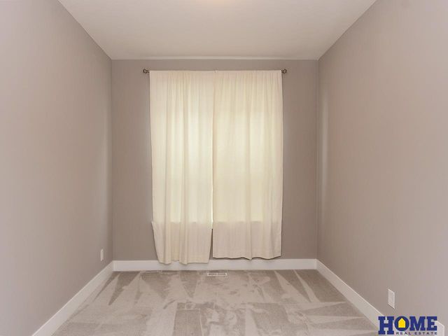 7421 N 11th Street, Lincoln, NE 68521