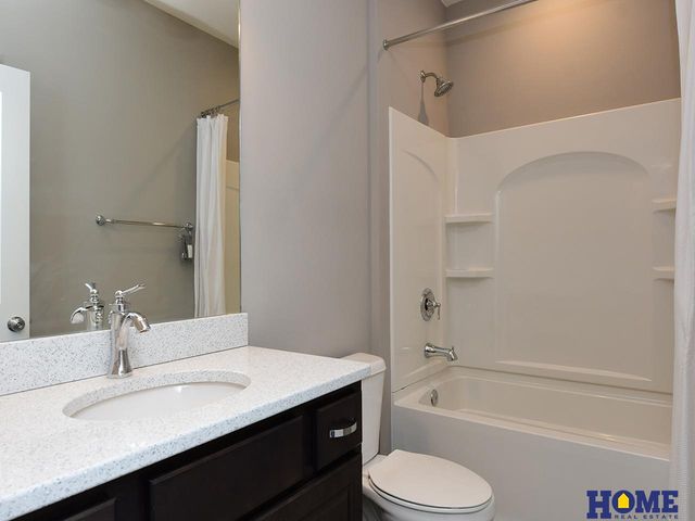 7421 N 11th Street, Lincoln, NE 68521