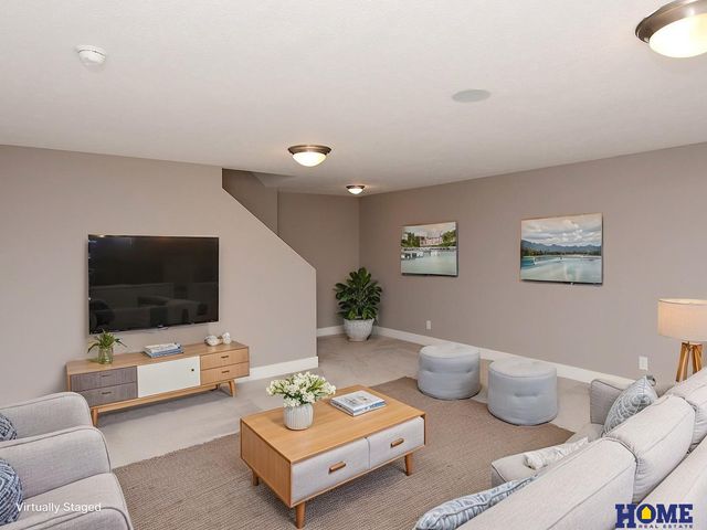 7421 N 11th Street, Lincoln, NE 68521