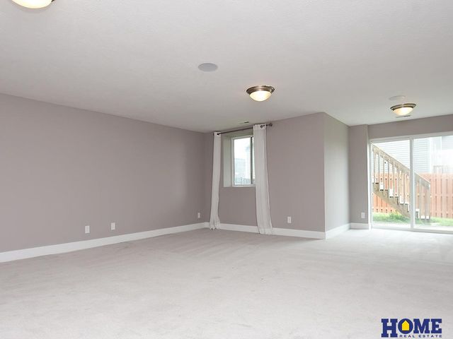 7421 N 11th Street, Lincoln, NE 68521