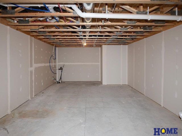 7421 N 11th Street, Lincoln, NE 68521