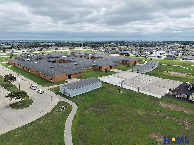 7421 N 11th Street, Lincoln, NE 68521