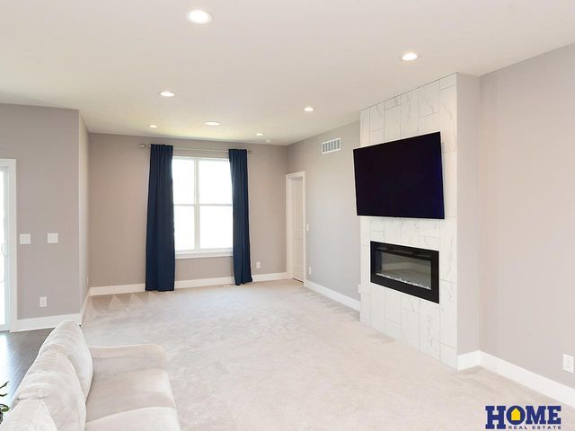 7421 N 11th Street, Lincoln, NE 68521