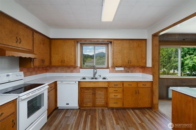 48242 Moen Road, Concrete, WA 98237