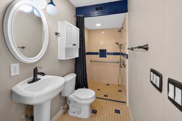 2138 Via Robles, Oceanside, CA 92054