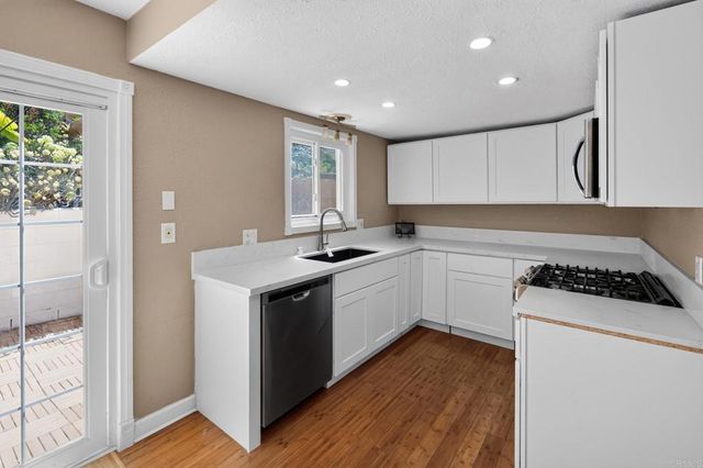 2138 Via Robles, Oceanside, CA 92054