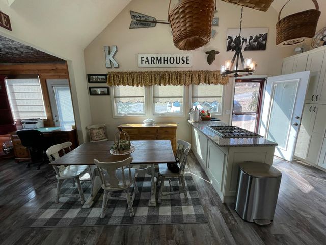 110 Pioneer Way, Hollister, MO 65672