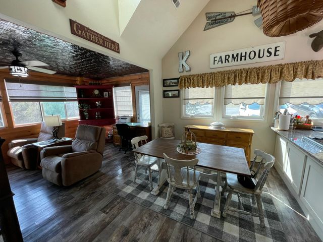 110 Pioneer Way, Hollister, MO 65672