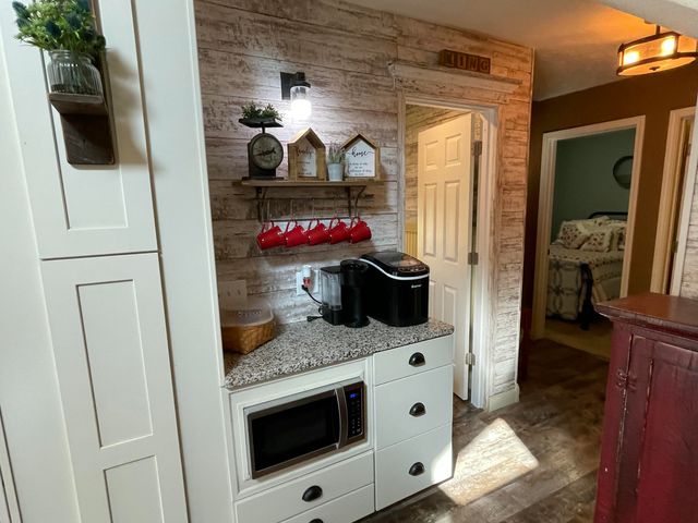 110 Pioneer Way, Hollister, MO 65672