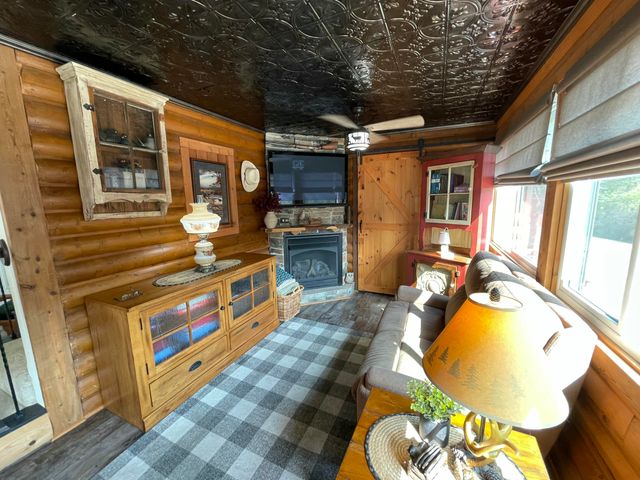 110 Pioneer Way, Hollister, MO 65672