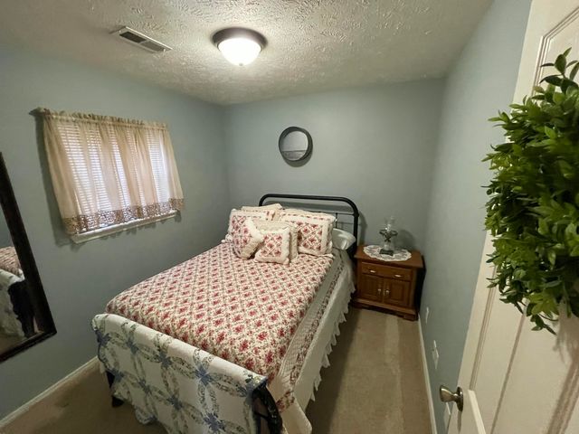 110 Pioneer Way, Hollister, MO 65672