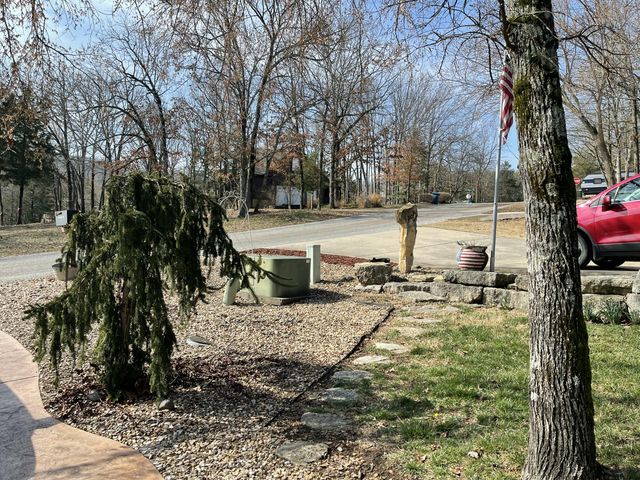 110 Pioneer Way, Hollister, MO 65672