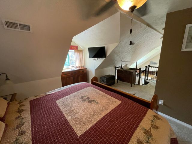 110 Pioneer Way, Hollister, MO 65672