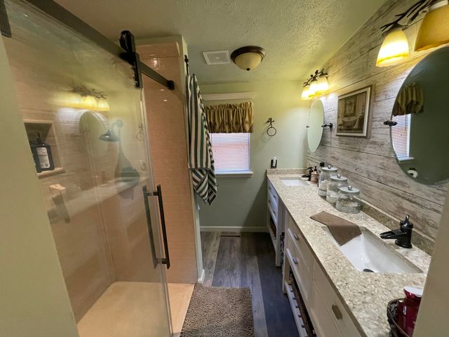 110 Pioneer Way, Hollister, MO 65672