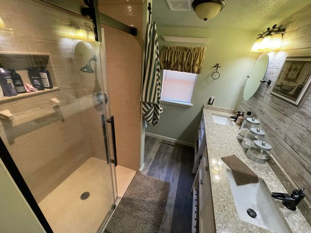 110 Pioneer Way, Hollister, MO 65672