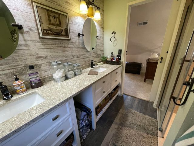 110 Pioneer Way, Hollister, MO 65672