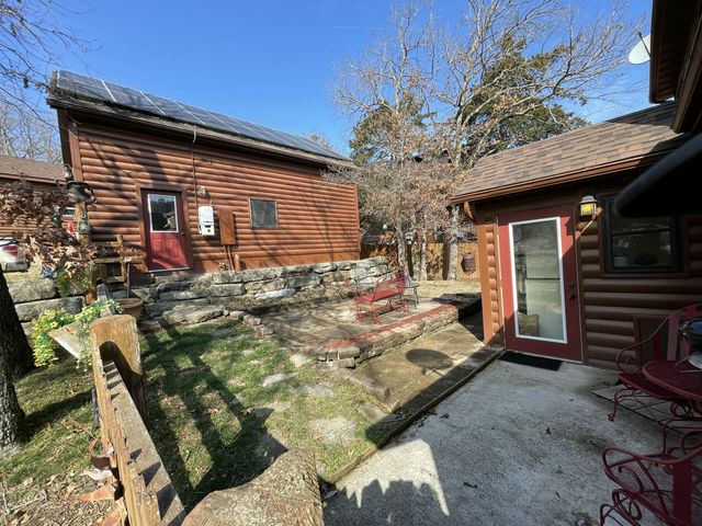 110 Pioneer Way, Hollister, MO 65672