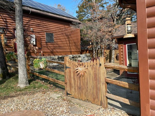 110 Pioneer Way, Hollister, MO 65672