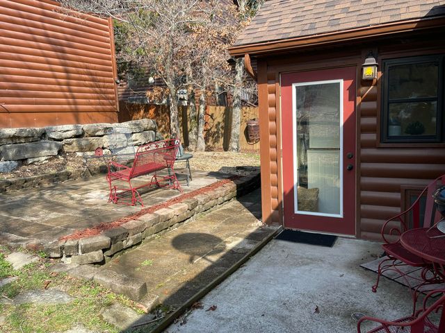 110 Pioneer Way, Hollister, MO 65672