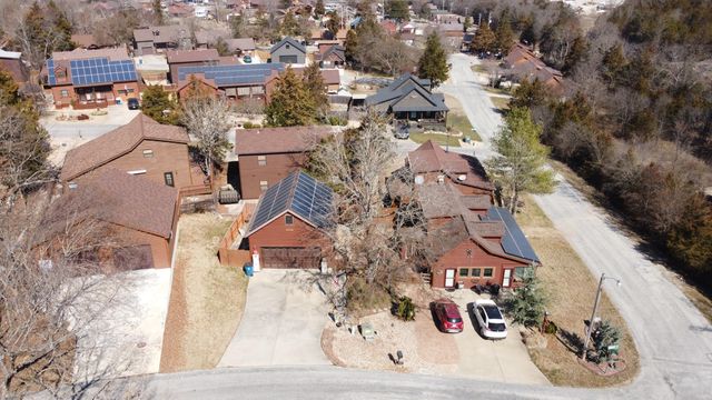 110 Pioneer Way, Hollister, MO 65672