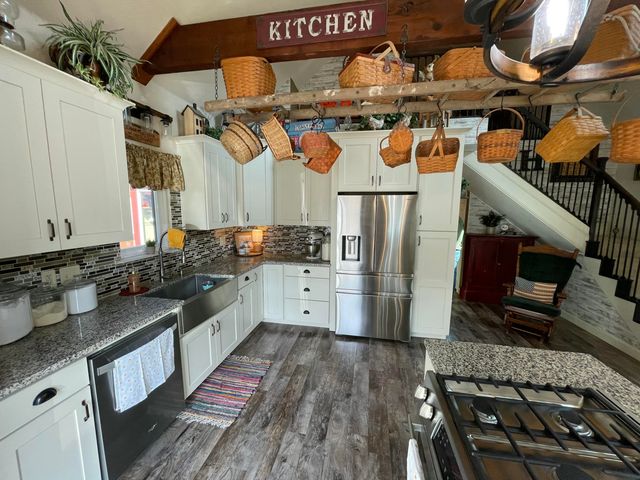 110 Pioneer Way, Hollister, MO 65672