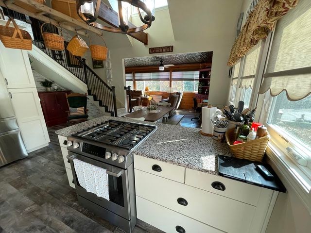 110 Pioneer Way, Hollister, MO 65672