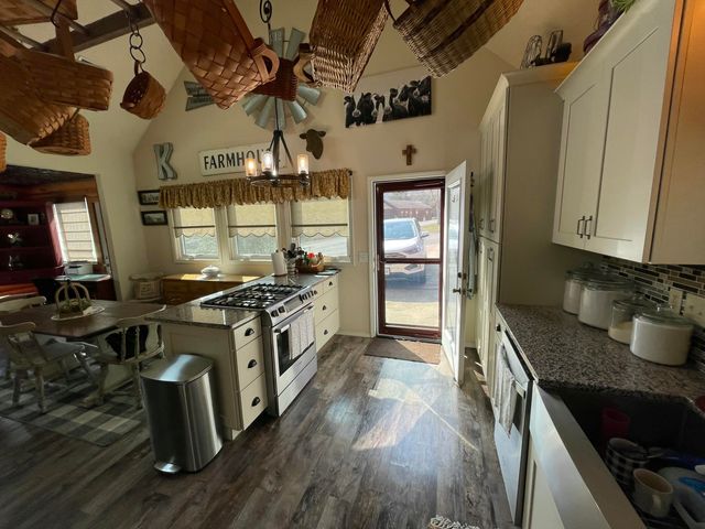 110 Pioneer Way, Hollister, MO 65672