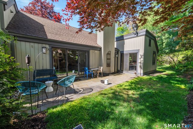 916 Heritage Village A, Southbury, CT 06488