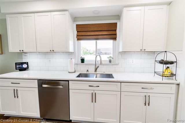 4218 Pardee Avenue, Dearborn Heights, MI 48125