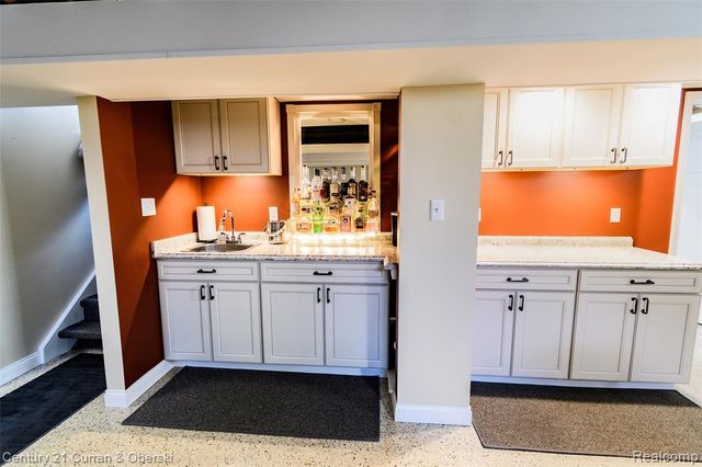 4218 Pardee Avenue, Dearborn Heights, MI 48125