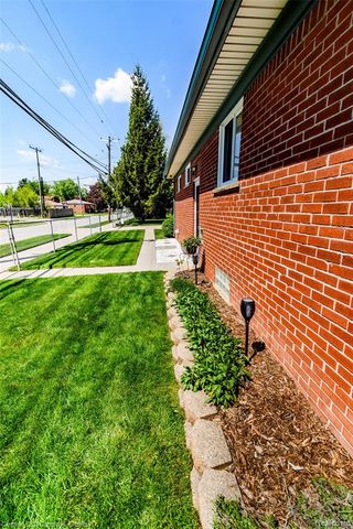 4218 Pardee Avenue, Dearborn Heights, MI 48125