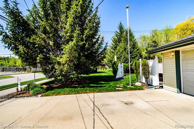 4218 Pardee Avenue, Dearborn Heights, MI 48125