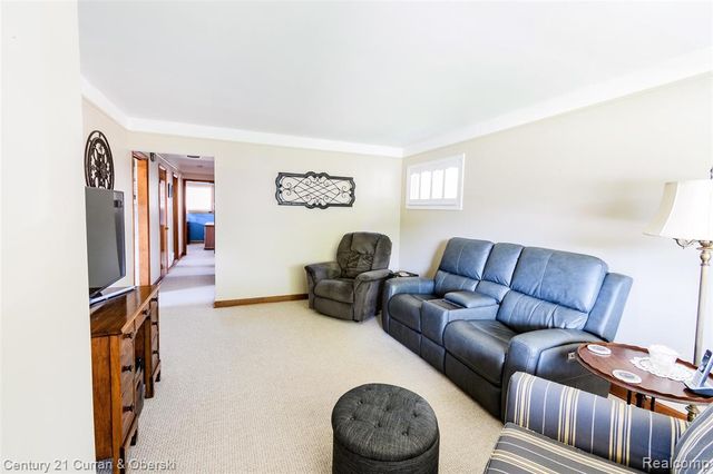 4218 Pardee Avenue, Dearborn Heights, MI 48125