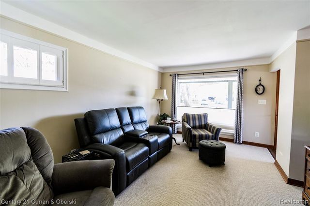 4218 Pardee Avenue, Dearborn Heights, MI 48125