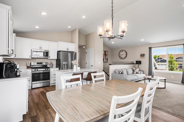 1622 Oak Ridge Street, Hanover, MN 55341