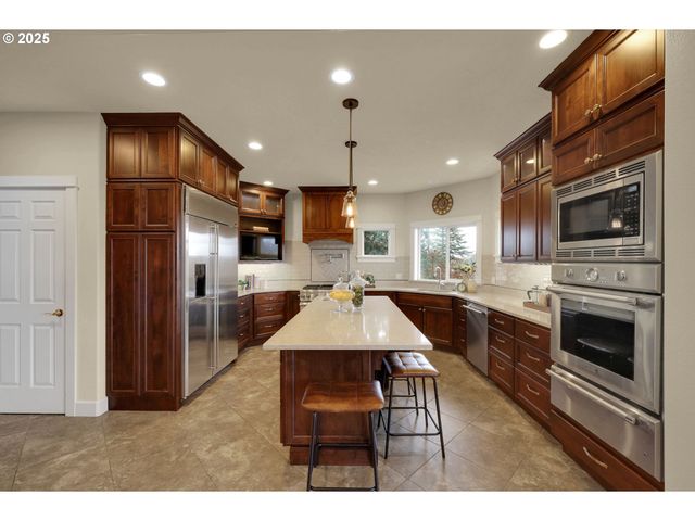 1243 CRENSHAW Rd, Eugene, OR 97401