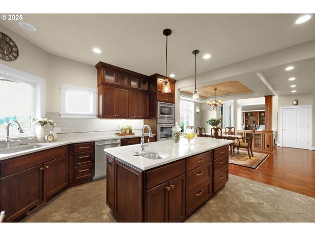 1243 CRENSHAW Rd, Eugene, OR 97401