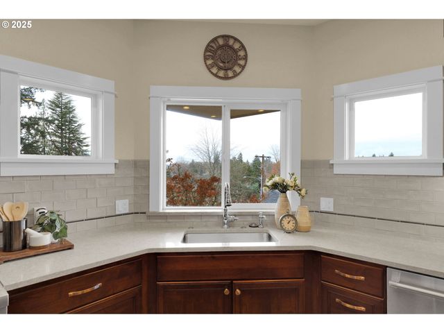 1243 CRENSHAW Rd, Eugene, OR 97401